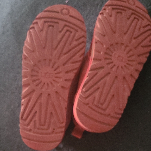 Ugg Neumel Red Suede Shoes - Picture 5 of 5